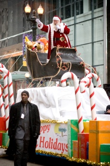Santa on Parade Route - McDonald's Thanksgiving Parade - Chicago - 11-22-07